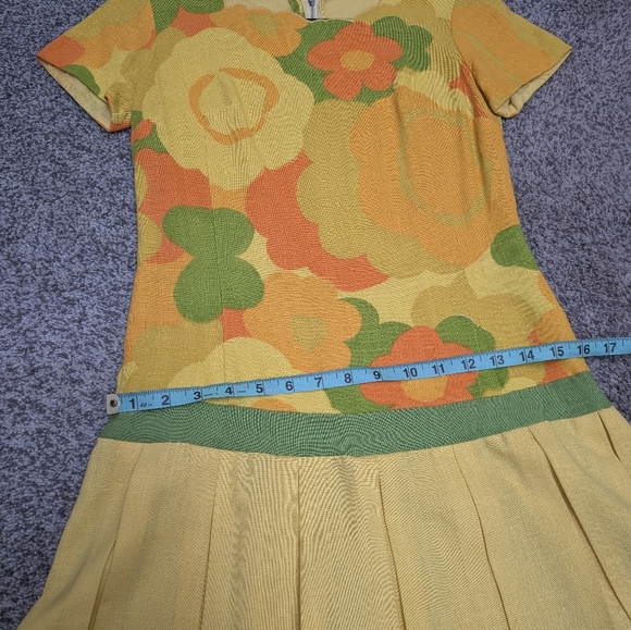 1950s floral cotton pique dress | vintage Jeanette Alexander wiggle dress - Picture 11 of 12